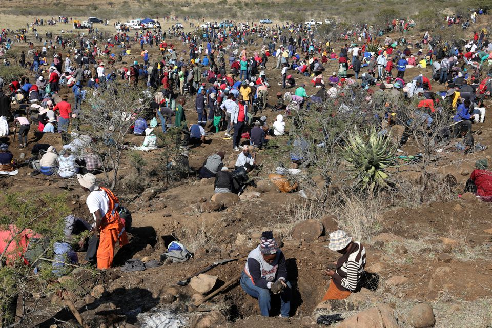 Fortune seekers are seen as they flock to the village after pictures and videos were shared on social media showing people celebrating after finding what they believe to be diamonds, in the village of KwaHlathi outside Ladysmith, in KwaZulu-Natal province, South Africa, June 14, 2021. REUTERS/Siphiwe Sibeko/File Photo