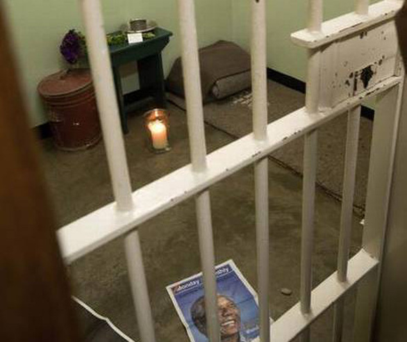 Auction of key to Mandela's prison cell halted, to be returned to SA